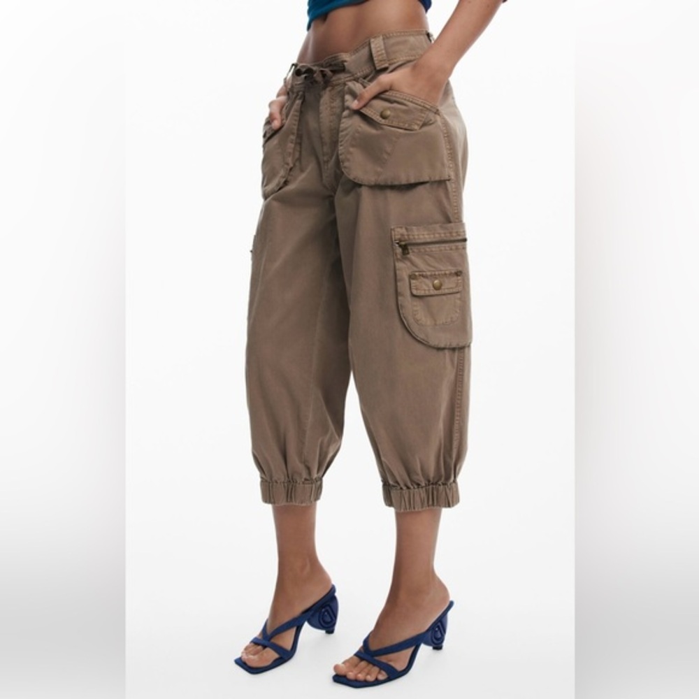 Desigual NWT Cargo Capris